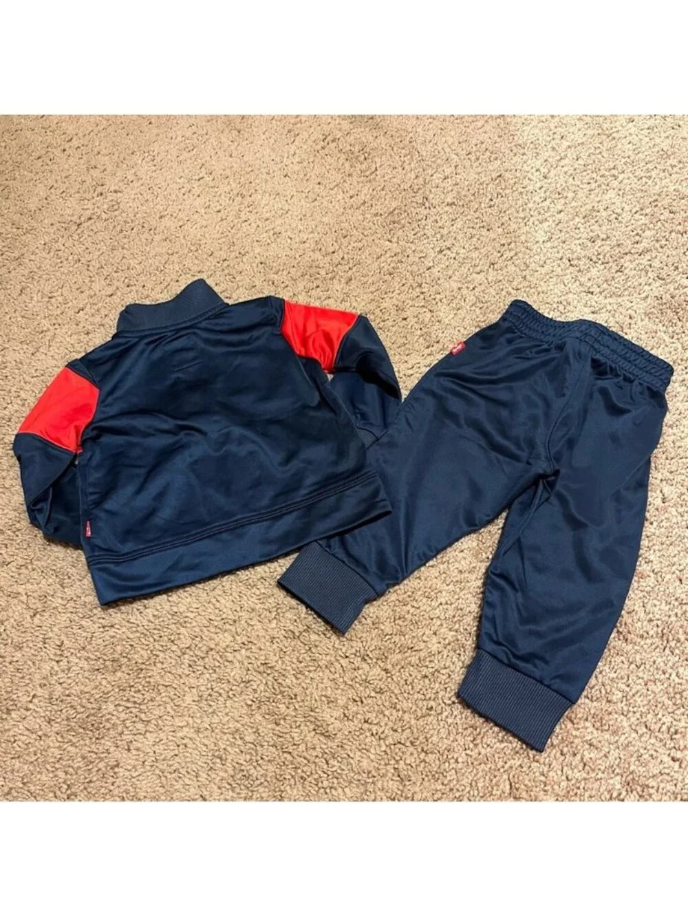 Navy/Blue, White, and Red Levi’s Outfit